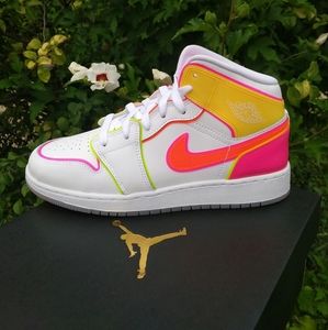 neon glow air jordans